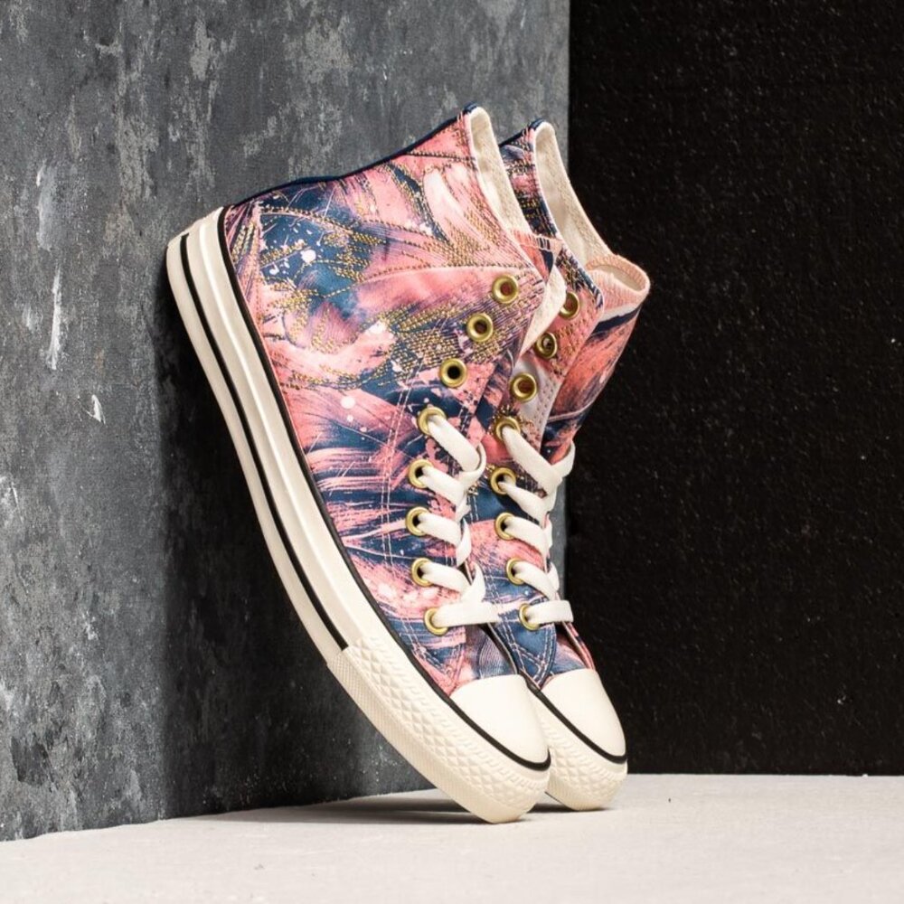 NWOB Women's Converse Chuck Taylor All Star High Feather Print Size 6